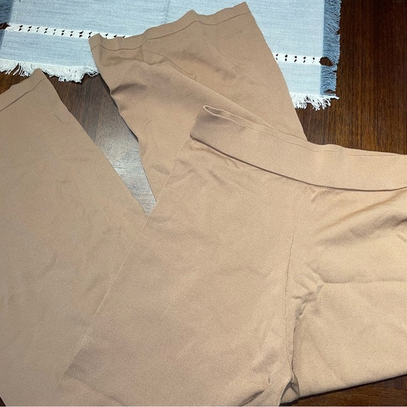 like new woman’s size small All:row rica pants - Picture 3 of 3